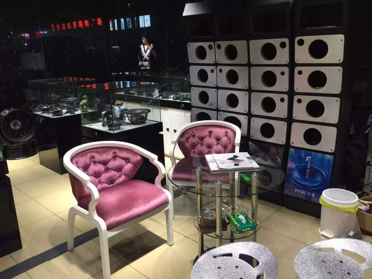非常城市广州俊兴(5号停机坪店)产品区